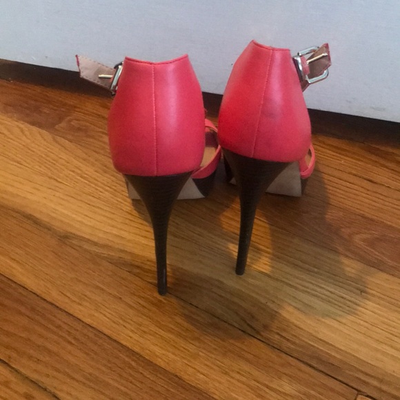 Classy coral high heels - Picture 3 of 4